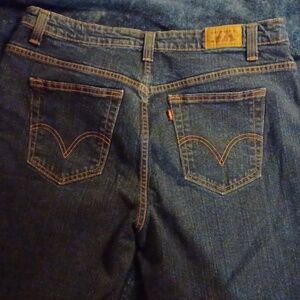 Levi Jeans size 18 bootcutno
